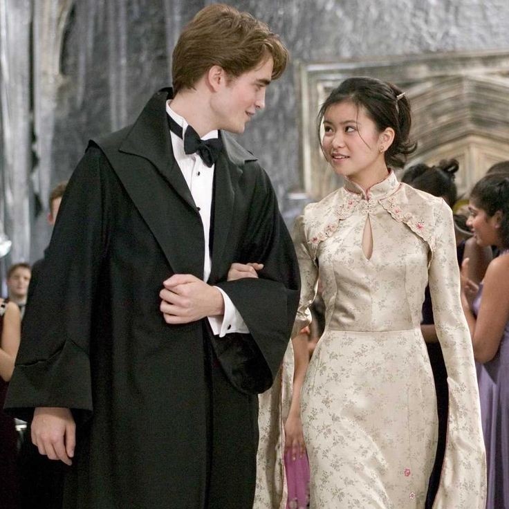 thepennylaneza's tweet image. “ สมน้ำหน้า ฟอร์มเยอะนักเป็นไงล่ะมึง เขามาชวนคู่ด้วยก็ไม่ยอมไป ดูตอนนี้ดิ นกเลยว้าย ”

“ หุบปากไปกอยล์ ”

“ หัดอ่อนโยนกับพี่เซดดริกให้เหมือนโชบ้างนะ ”

“ กูไม่ใช่โช กูมัลฟอย และมัลฟอยแปลว่าอิสระ กูจะไม่ยอมใจอ่อนให้มันหรอก! ”

“ ... อ๋อ หึงนี่เอง ”