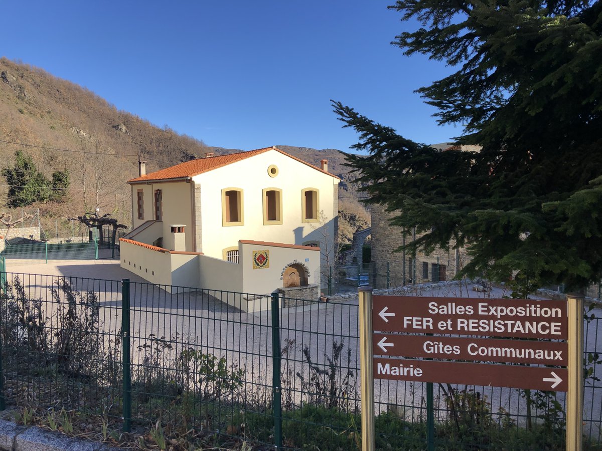RicardMoren's tweet photo. @lindependant #hamlets research @UABBarcelona:
VALMANYA commune, #PyrénéesOrientales #RuralFrance:
39 inhabitants (INSEE 2014), including 2 born abroad:
1 #immigrantWoman & 1 #immigrantMan.
#RuralEUROPE #RuralLIFE #micropobles
#Vallmanya #Valmanya #Conflent
Info: https://t.co/fod9N0mV3d
📷2020 https://t.co/BrZJrVfYNM