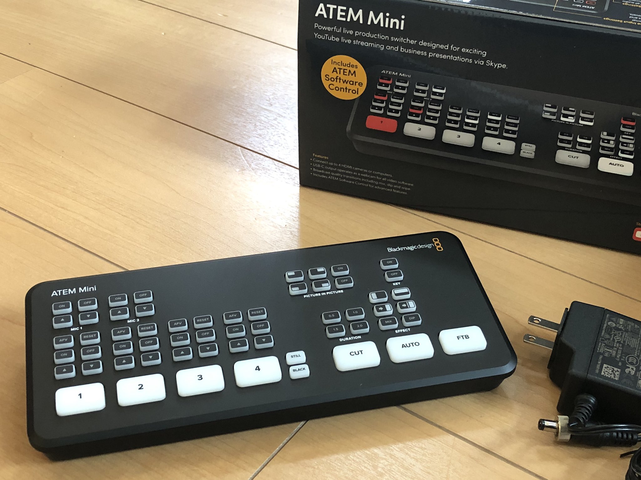 تويتر タムラカイ على تويتر 到着から少し経ってますが 公式サイトで買ったatem Miniが届いて実務投入しております デジ一眼のwebカム化から複数カメラ切り替えにipadの仮想カメラ化などなど色々活躍中 キャプチャーボードもobsもあるのになぜ と聞かれたりし