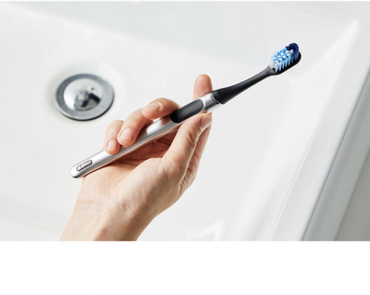 GGGGuru2's tweet photo. แปรงสีฟัน OralB รุ่นพรีเมี่ยม ขนแปรงเป็นมุมเหลี่ยมแบบไม่มีเจ้าไหนทำ ทำความสะอาดหน้าฟันได้เต็มๆ หัวแปรงเปลี่ยนได้  ส่วนด้ามมีดีไซน์เท่ ถึงแม้จะแปรงอยู่ในบ้านแต่มันเป็นความรู้สึกไง แถมแก้ว+ที่บีบยาสีฟัน
.
ราคา 990 บ
#พรีออเดอร์ #พรีออเดอร์เกาหลี #ออรัลบี #รีวิวเกาหลี #สินค้าเกาหลี https://t.co/ykmNwgUXo6