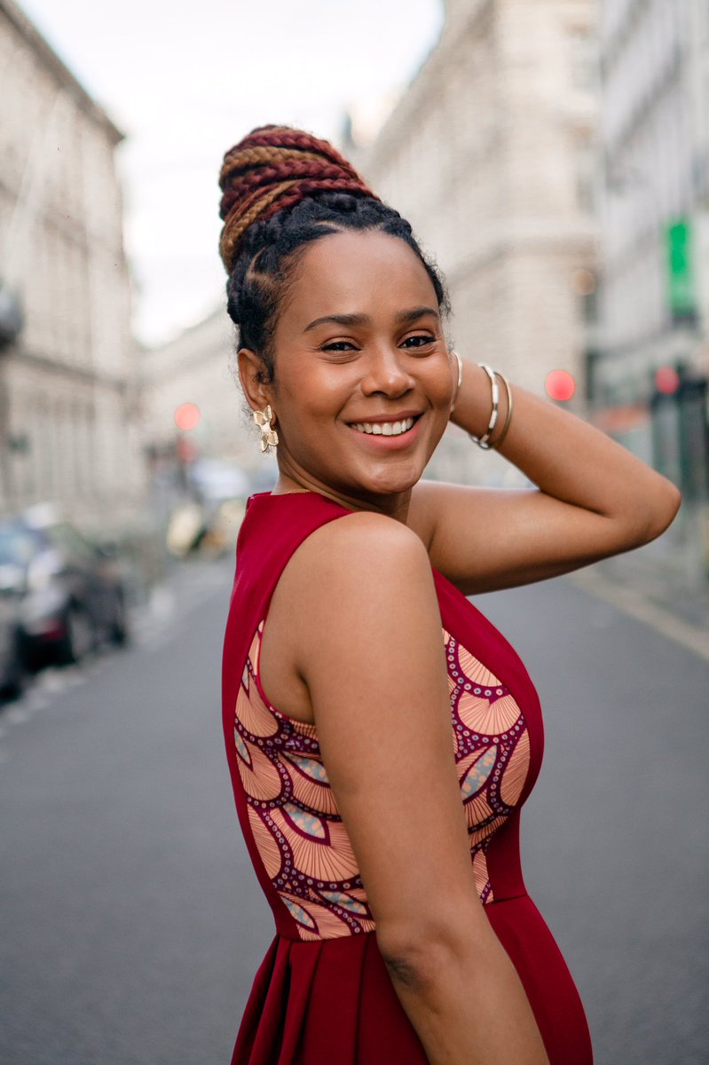 Comme toujours depuis 6 ans, #SupportingBlackDesigners en portant toujours au moins une pièce d’une créateur noir.
Combi : <a href="/nanawax/">nanawax</a> 
Boucles : #karidjaandkhadija 
Mèches : @mamarosebeauty 
Photos : Dzees_ (IG)

#IWearAfrican 
#SupportBlackBusinesses 
#BlackOwnedBusiness