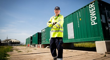 Waterbriefing's tweet photo. #UnitedUtilities uses giant 2MW rechargeable batteries each the size of a shipping container to power Preston WwTW with #solarenergy from #solarpanelarray https://t.co/KKgGi0YdVS #renewables https://t.co/Cw5zHqr2ju