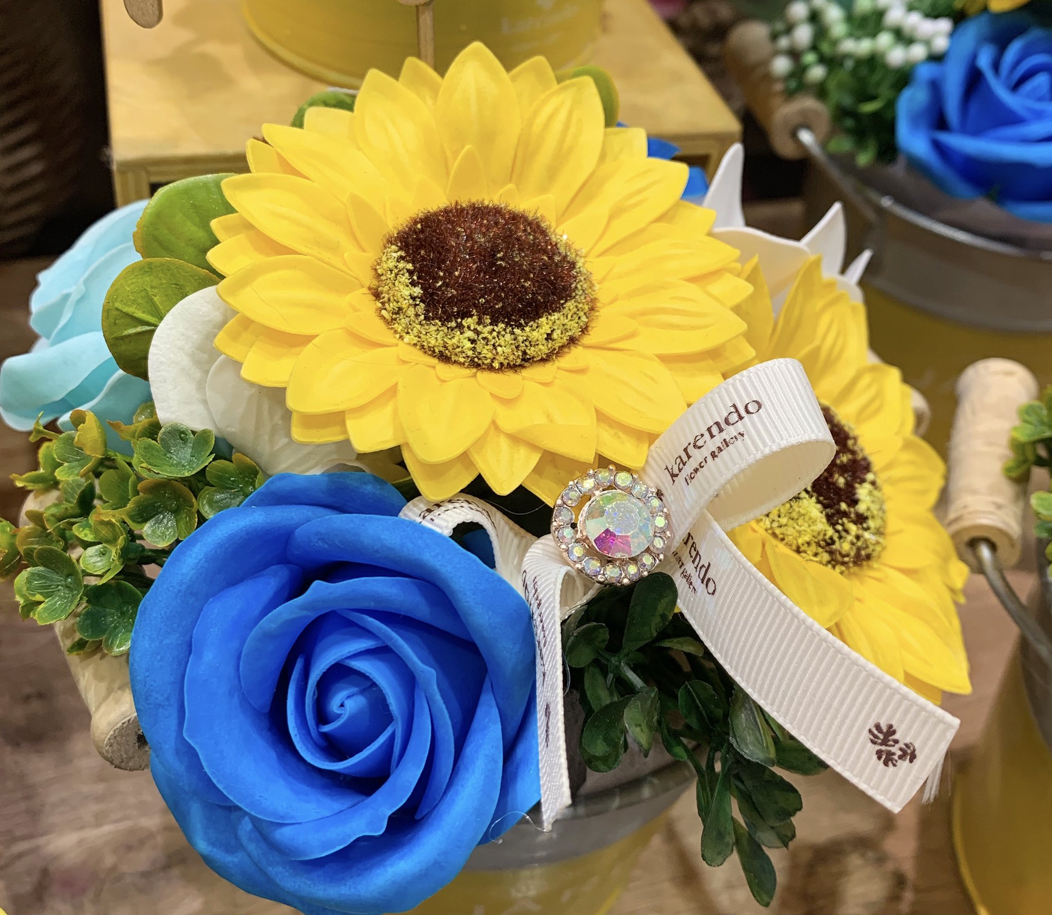 Karendo イオンモールむさし村山店 今月6月には 父の日 がございます お仕事を頑張っているお父さんに ありがとうを ヒマワリは父の日に人気のお花でも あるんですよ また遅れてしまったが お母さんに母の日のプレゼントも オンライン