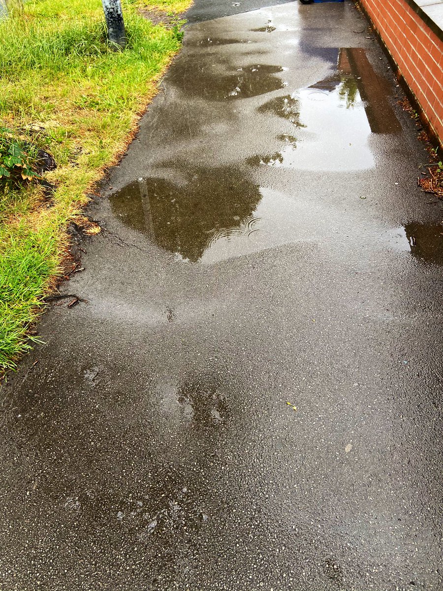 NDO_GTRManc's tweet image. Despite the rain this morning, I got my coat on and made sure I got out on my walk to keep to my routine!
I guess this is some normality back for Manchester anyway ☔️
I’d be lying if I was to say the weather really affects my mood. But how lucky have we been so far! #RoutineIsKey