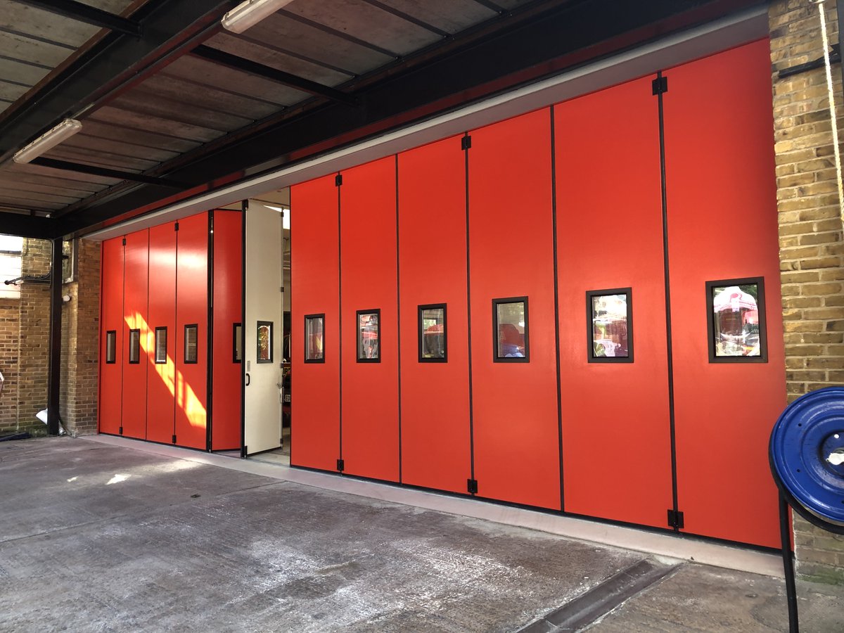 Our reseller <a href="/bifoldrolfe/">Bifold Rolfe</a> recently installed 3 sets of our #Swift electric bifold doors and 1 of our #Osprey manual doors at <a href="/Eastleigh32/">Eastleigh Fire Station</a> for @Hants_fire 🚒🚒👨‍🚒
#emergencyservices #firefighters #keyworkers  #jewersdoors #firesafety #fire #foldingdoors #slidingdoors