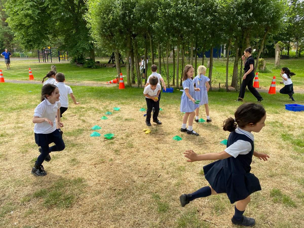 BSNJSV's tweet image. #JSVY2 had an active afternoon playing a range of different activities to get their hearts racing. They had opportunities to use their teamwork skills, hand-eye coordination, courage and perseverance.