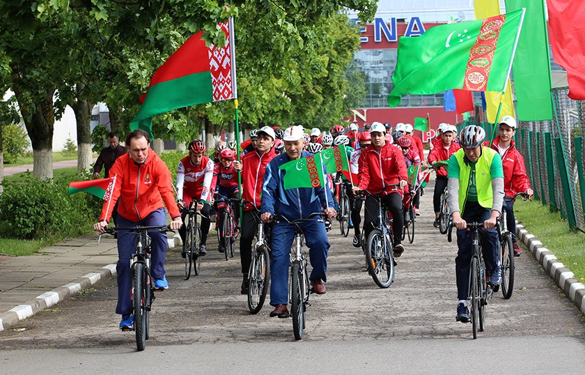 Сегодня праздник – Всемирный день велосипеда
В честь этого в Минске прошел велопробег. 
mst.by/ru/actual-ru/v…