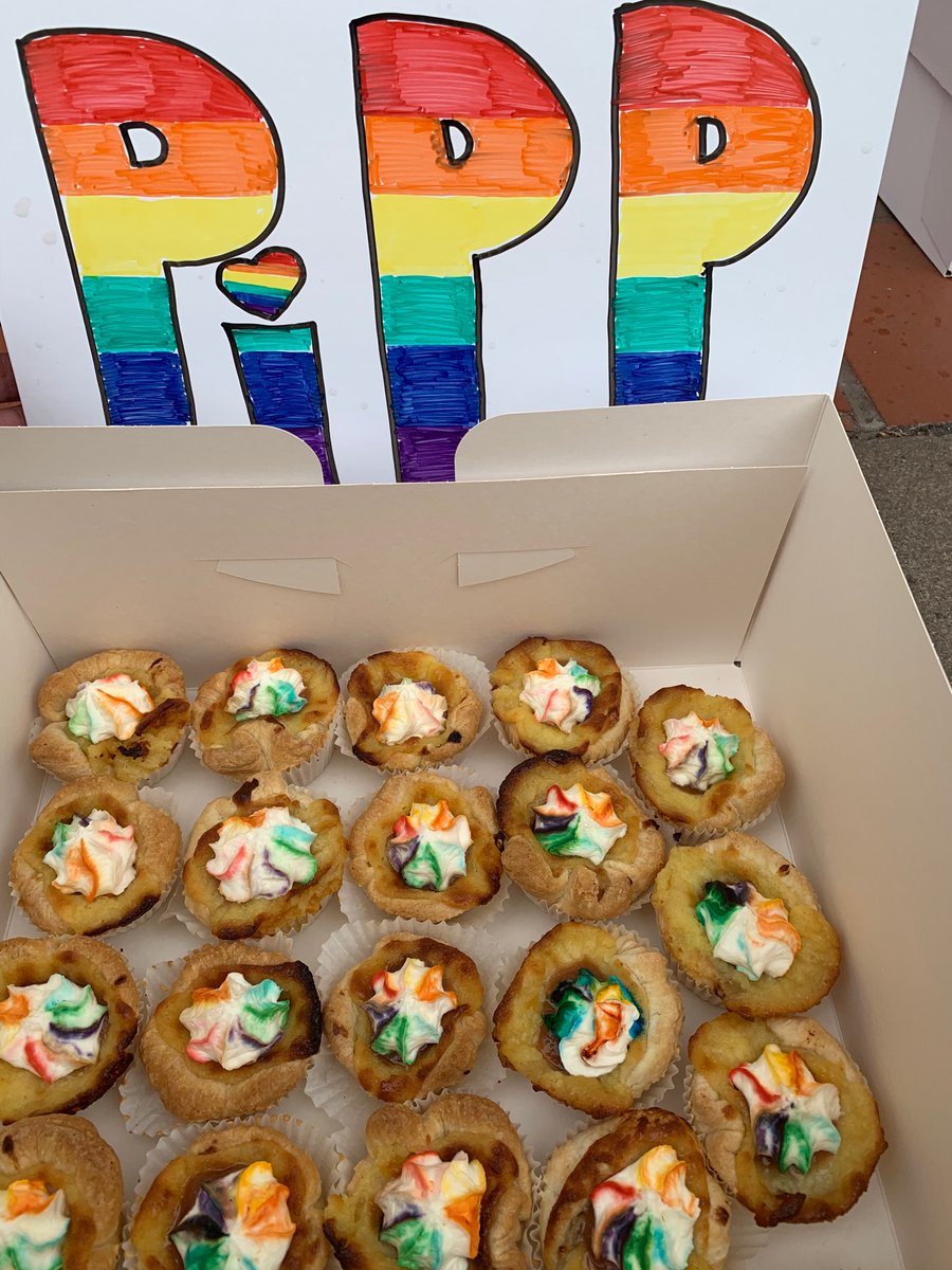 MealsWire's tweet photo. An amazing display of the art of baking from our volunteer bakers, @littletracyjane and #Carol, for @hmyoifeltham staff. A huge demonstration of appreciation for our #HiddenHeroes.
@HiddenHeroes_UK #Communitystrenght #bakesbehindthewire https://t.co/l9gfLJ8oF8