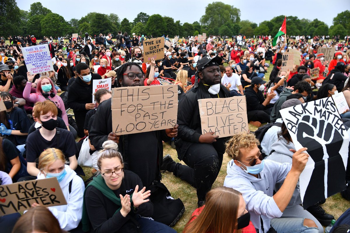 Life gives us the people. Протесты в США против расизма. Blm митинг. Blm протесты. Демонстрация против расизма.