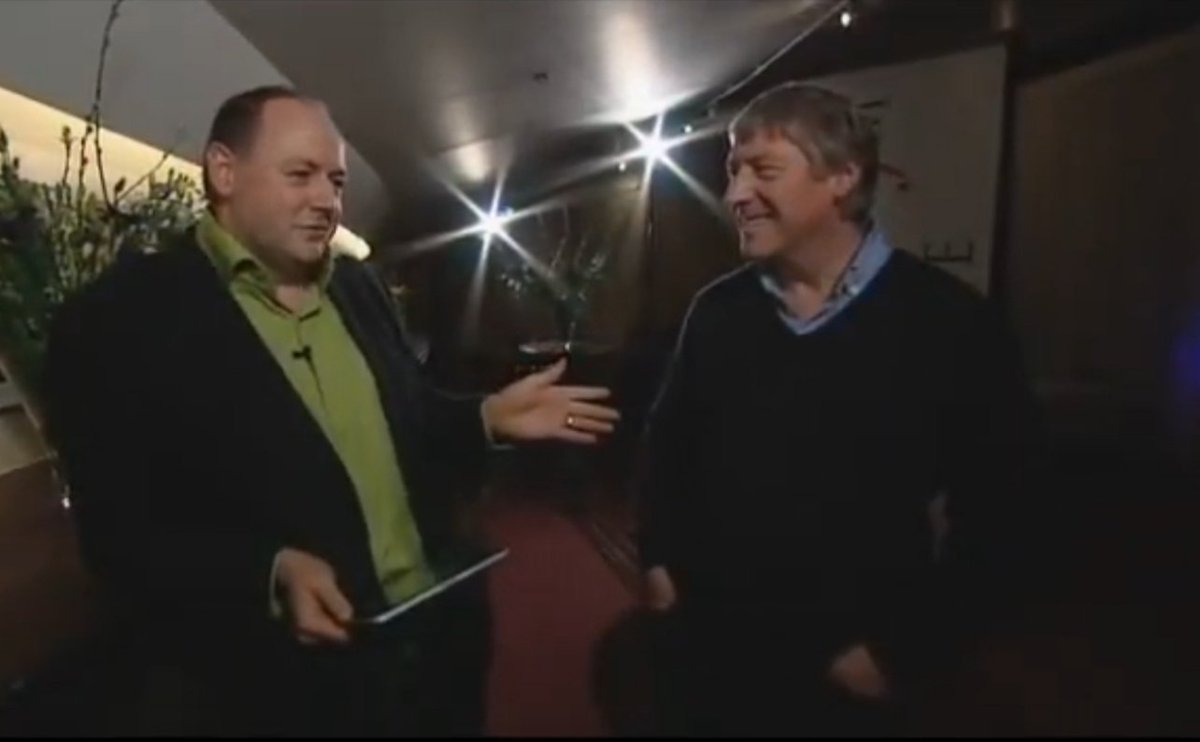thechoir's tweet photo. #cefcjune Day 3: A piece to turn up loud. We thoroughly enjoy taking part in @ClassicFM Live at the @RoyalAlbertHall.
Here, our MD @DTConductor chats with @TimLihoreau ahead of our performance of #ZadokThePriest 
Interview: https://t.co/fzjTifTQvn
Zadok: https://t.co/EdKvDAI0hI https://t.co/zMxzaSPQLo