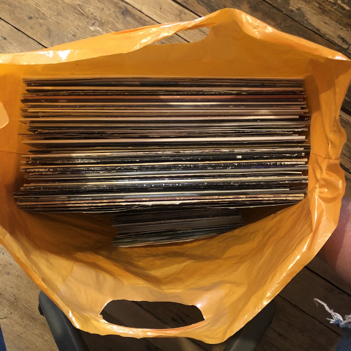 Vinylofcrofton's tweet photo. Fresh stock going on to the shelves today! Please keep those donations coming! #vinyl #se4 @Eco_CP_Library @CroftonBooks https://t.co/VHgltyyJLY