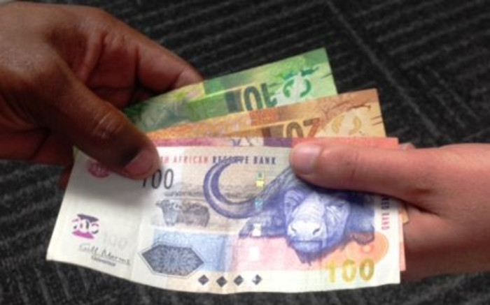ewnupdates's tweet image. Rand strengthens to 11-week high versus dollar dlvr.it/RXtp52