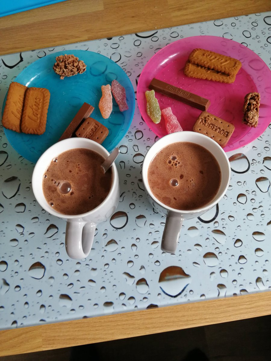 AdamONeillspain's tweet photo. Must be time for #letsgolive with @maddiemoate and @gregfoot  #lockdowntreattray https://t.co/wq9Qtt7qu5