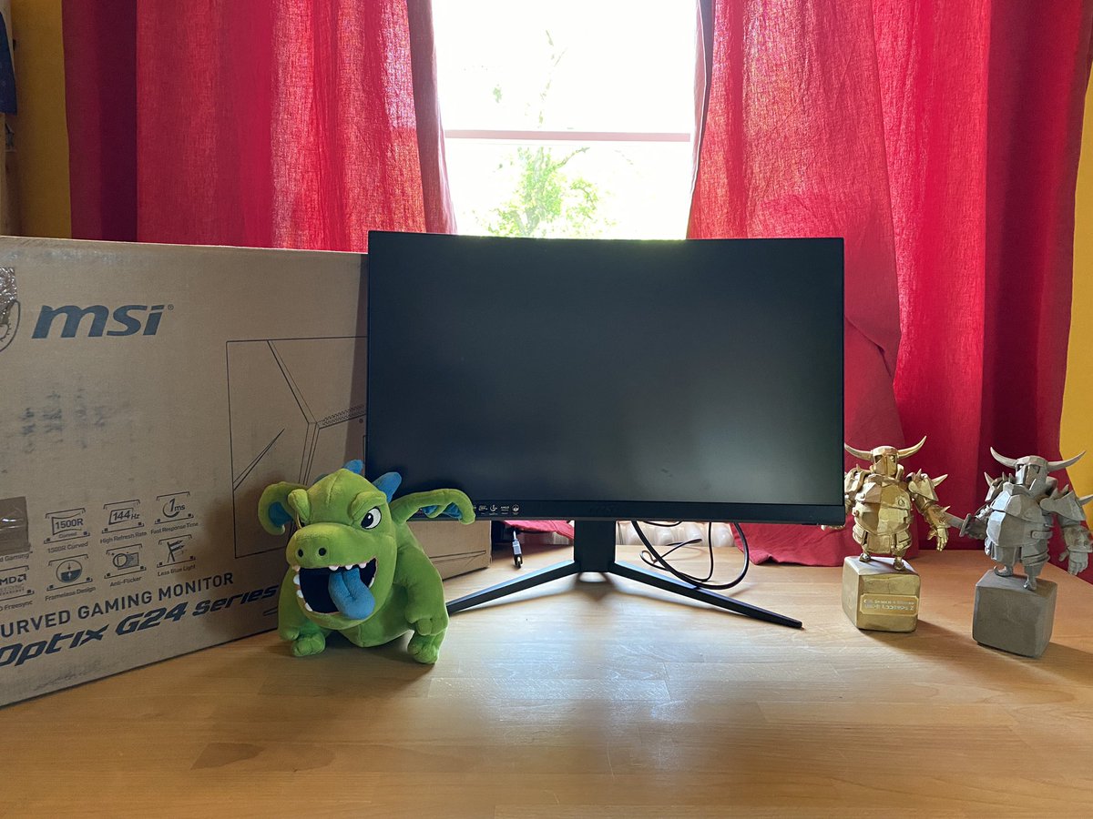 Thank you <a href="/msifrance/">MSI France</a> @msi_de 😍😊
A few days ago our prize from winning the <a href="/union_clash/">Union Clash</a> TH13 Cup arrived!
The tournament was a lot of fun, huge shootout to the whole UC team for the organisation! 💪👏
My teammates and me can’t wait to compete in the next edition!
#aufgehtsattax