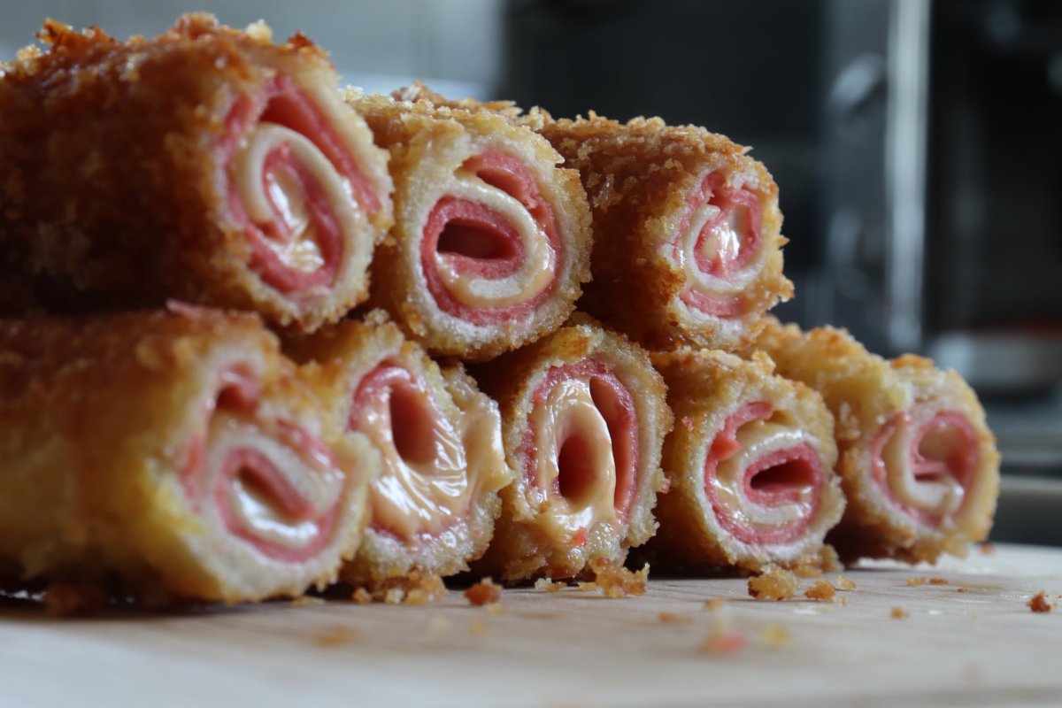 food_anatomy's tweet photo. Watch video how to make!
Quick and Easy Ham and Cheese Roll
https://t.co/36xe114mVQ
#hamandcheese #ham #hamandcheeseroll #cheese #hamroll https://t.co/AADMq8j953