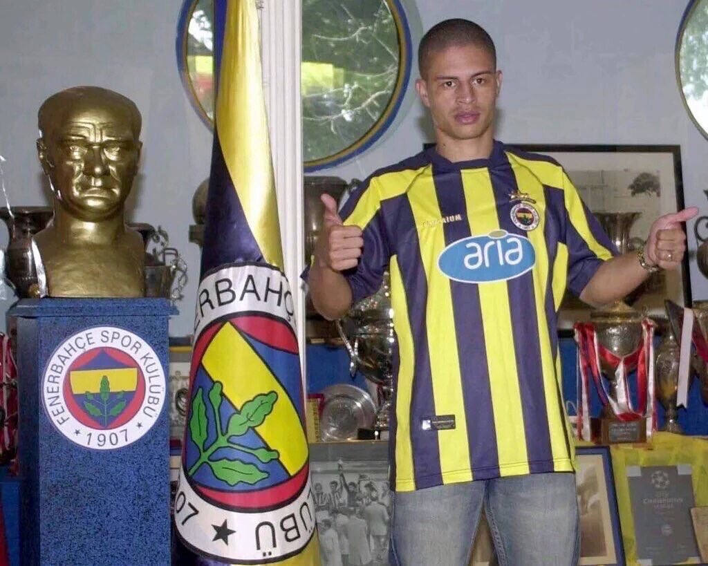 16 sene önce bugün bu ligin gelmiş geçmiş en iyi futbolcusu Alex De Souza Fenerbahçe’de. Alex devri çocuklarıyız biz..