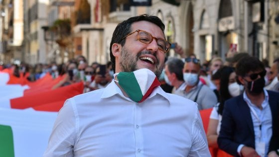 PodcastSayit's tweet photo. Clown:                          Circus:

#Salvinivergognati https://t.co/YFMWXtQmPE
