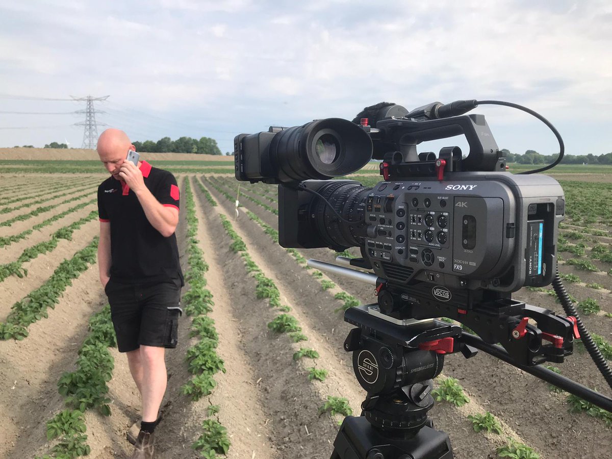 Even op aardappelen inspectie met de cameraman <a href="/KlaasEissens/">Klaas Eissens</a>. Voor de nieuwe film van <a href="/sayagrico/">Agrico</a>