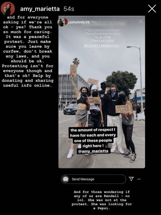 harrymoonchild's tweet image. Harry has something hilarious friends. I can't stop laughing