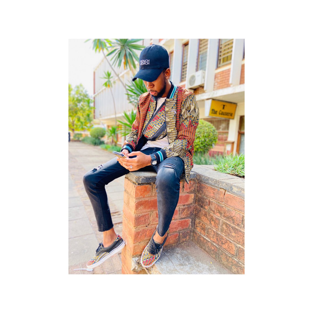 Get a jacket like this made for only Mk 15,000 made by AR Clothing and funny pack & custom shoes for only Mk5,000 each made by @fc_crafts 
.
.
.#collaboration #lookgoodtofeelgood💯#Ankaradesigns #buymalawian