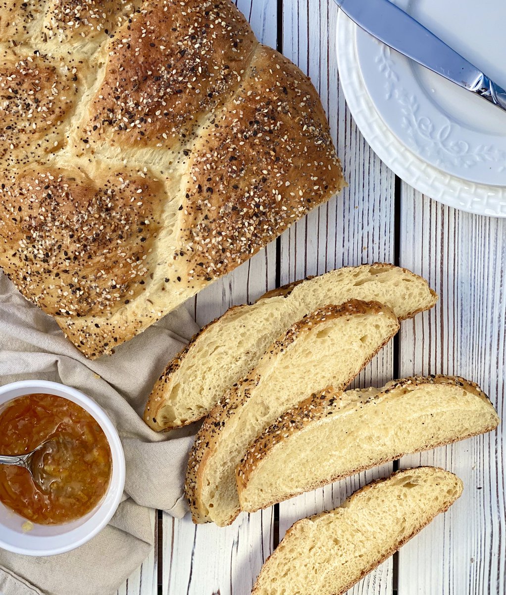 Happylifeblogs's tweet image. Our Everything Braided Bread is crusty on the outside, soft on the inside and packs a wallop of flavor just like the popular bagel. It really is everything you need! #everythingbread #braidedbread
happylifeblogspot.com/everything-bra…