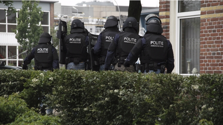 Wij hielden woensdagochtend 3 juni drie Rotterdammers, tussen de 25 en 27 jaar oud, aan voor een overval op een PostNL vrachtwagen op 3 februari jl.