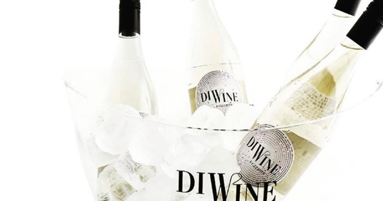 swiss_spain's tweet photo. 🇨🇭Les fines bulles du Diwini blanc teinteront de fraîcheur les journées spéciales
Prix: 9,95 chf
Livraison Gratuite
☎️ 078 836 83 00
#vinfrizzante #bulles #fraîcheur #journéesspéciales #diwine #finesbulles #swiss #spain #suisse #saintprex #españa #suiza #livraisongratuite https://t.co/Mnct4Zp5Ms