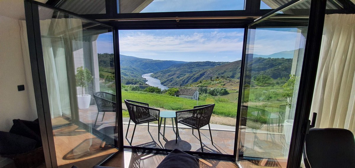 TejasBorja's tweet photo. Este año debemos fomentar el turismo nacional, y no es de extrañar con lugares como el recientemente inaugurado Hotel MIRADORES DO SIL, en Cristosende (Ourense), con unas vistas privilegiadas sobre la Ribeira Sacra.
Teja Flat-10 Graphite de #TejasBorja
https://t.co/0APpn5e68T https://t.co/IYwS3OMJFd