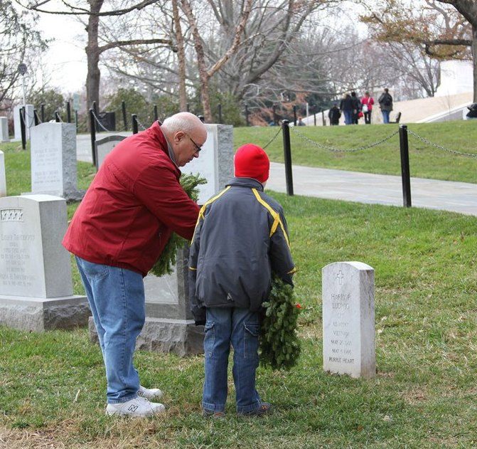 The special act of placing a veteran's wreath can be passed on for generations to come. #ShareTheMission

buff.ly/1wYtP5z