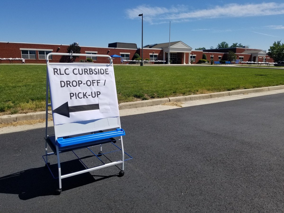 Reminder for Curbside Drop Off and Pick Up at RLC!
Last Name P-T this morning until 11. 
Last Name U-Z this afternoon 1-3.
Make Up Day tomorrow 9-11 or 1-3.