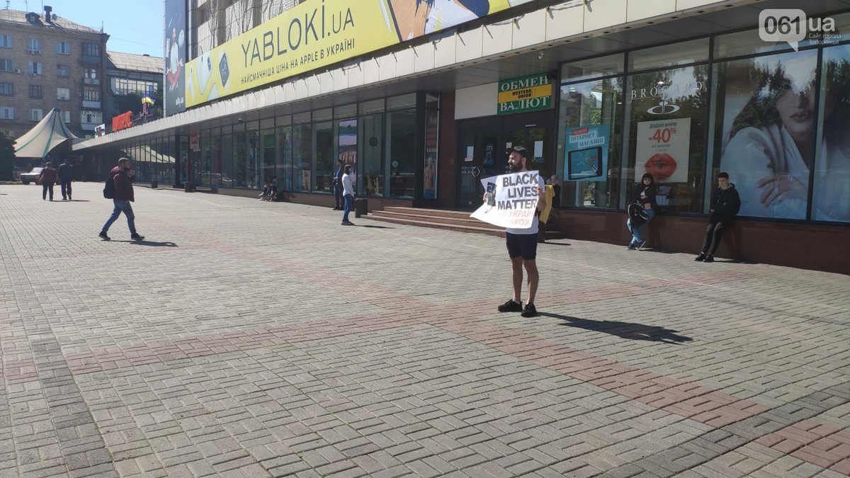 maksymeristavi's tweet photo. '#BlackLivesMatter. In Ukraine, too'

I'm sick of hearing that white people can't do much or 'this is America's problem.' 

A single-person rally in my hometown of Zaporizhia in Eastern Ukraine by a local queer leader Kostiantyn Andrieiev. 

This is how you do solidarity. https://t.co/MNbvzsX4l0