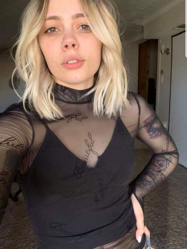 AshleyJames99's tweet photo. Lord knows I've tried everything I can. #girlgamer #tattoos #girlswithtats #tattoo #selfie #selflove https://t.co/zjkbkAit4K