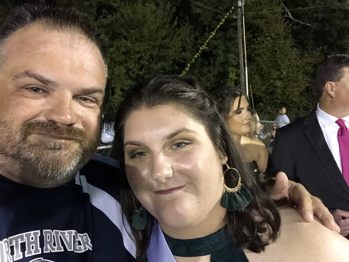 Akilgore57's tweet photo. Happy birthday to my baby girl!..#GraceAnne #17 #WhereDidTimeGo https://t.co/Gk0itR0bsy