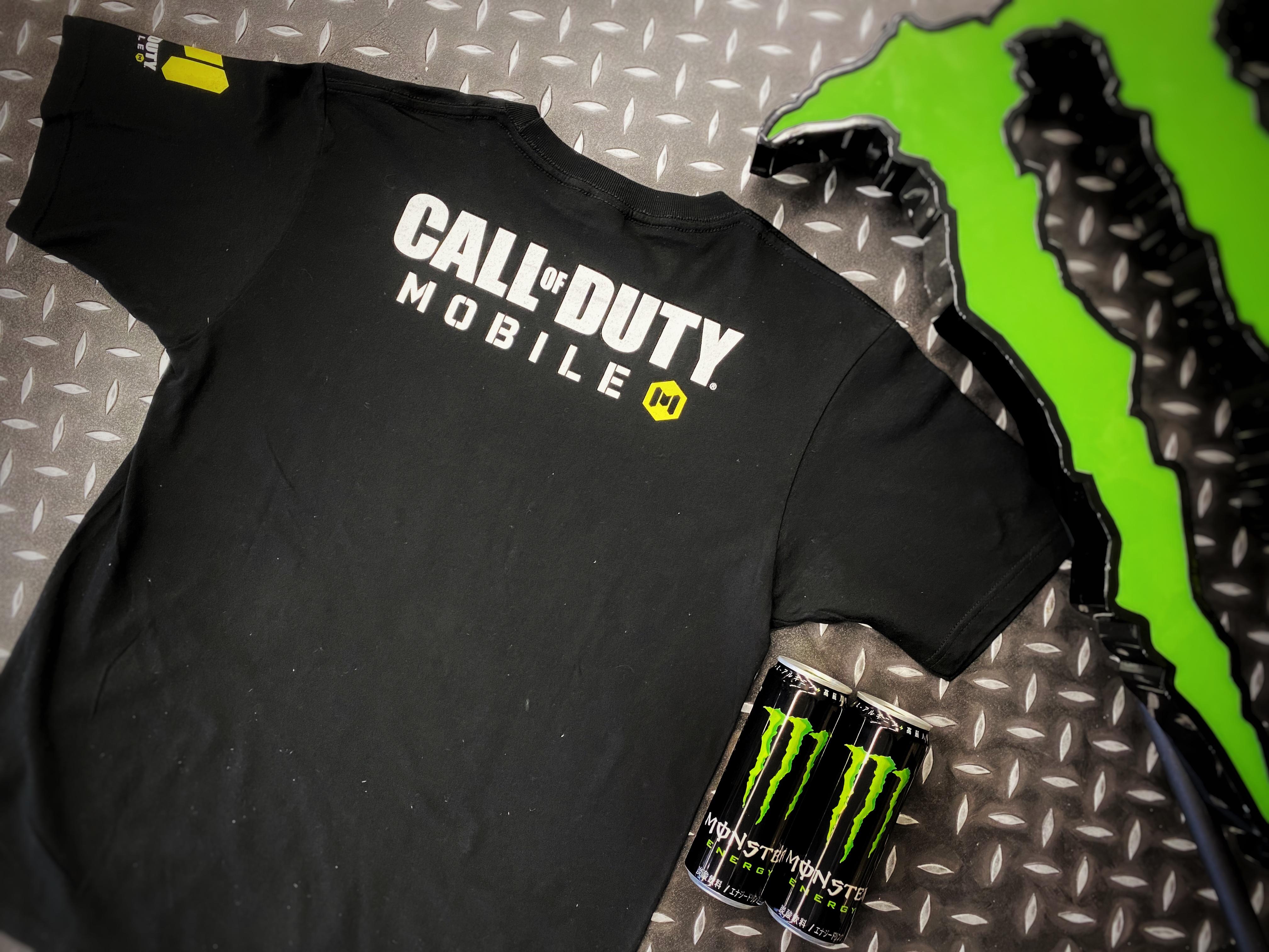 Monster Energy Japan キャンペーン限定のコラボtシャツを手に入れろ 全世界初 Call Of Duty Mobile とのコラボキャンペーン Win Monster Gaming Gear をファミリーマートで開催中 詳細を今すぐチェック T Co Wtjgl0cehw Cod