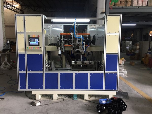 MXBrushmachiner's tweet image. Is it tempting to buy a 5 Axis 3 Heads 2 Drilling and 1 Tufting Toilet Brush Machine? Tell from mxbrushmachinery.com/mx192-5-axis-3… #wirebrushdeburringmachine #brushmakingmachine