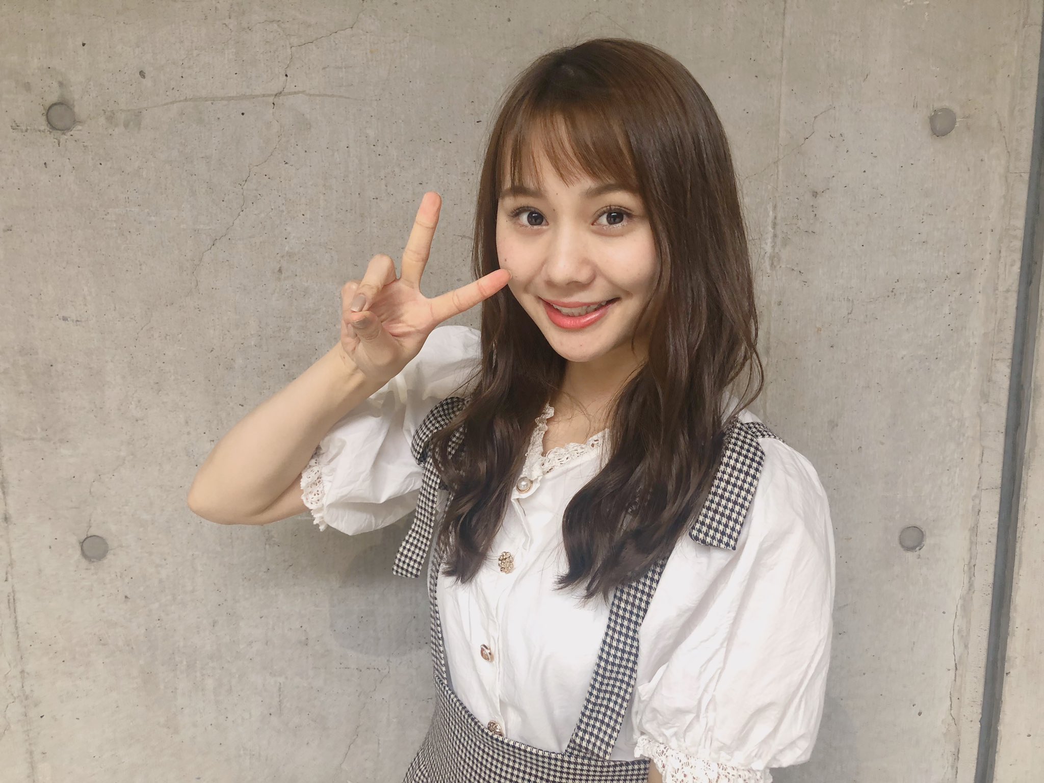 松本慈子 今めちゃくちゃに前髪がオンザ眉毛なので 写真みたいに眉毛と同じくらいまで伸ばします 写真の前髪とっちらかってるけど この前 また愛佳に なんで オン眉なんすか って怒られた 後輩怖い 笑 コントで輝け一番星 T Co