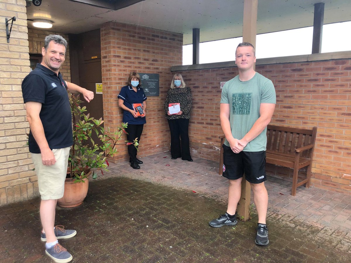 _daf_thomas's tweet photo. A pleasure to deliver one of @clwbrygbi  tablets to Bethshan nursing home. The tablet is 1 of 100 being donated by the club to care homes across Wales to ensure residents can see their families during this pandemic and beyond. @NewtownRugby #keepwalesconnected #ymlaenclwb https://t.co/8tOhsxK1oV
