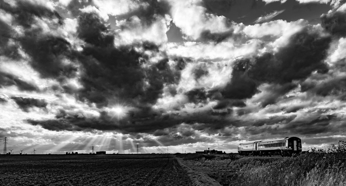 Big Sky Sunset in the Fens as a Liverpool to Norwich service heads east on 11 March 2020 @FascinatingFens @Fenland_Trains @EastMidRailway #Class158 #Sprinter #March @JustSunsetVibes @Modern_Railways #blackandwhitephotography #blackandwhitephoto 
flickr.com/photos/cj_rich/