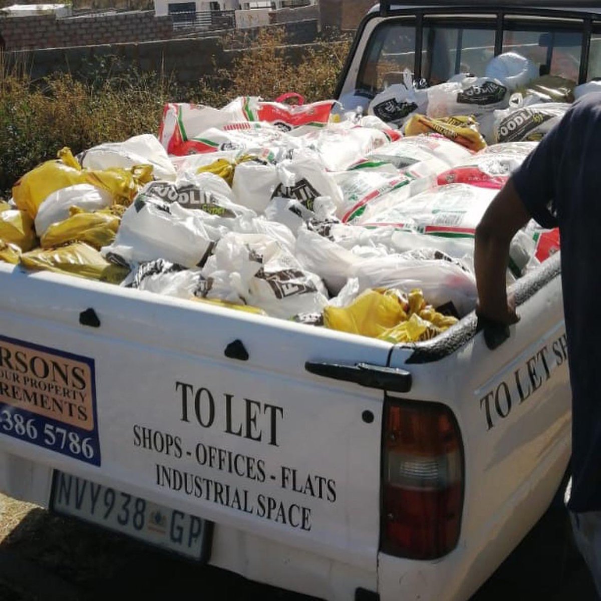 Abramjee's tweet photo. 300 food hampers distributed in Lotus Gardens Pretoria. #MealSA #TshwaneMuslims @OperationSA1 https://t.co/vSWgOtP5Gn