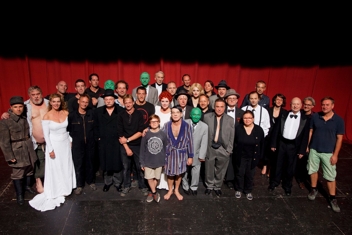 blnensemble's tweet photo. die Produktion bereiste als Gastspiel die ganze Welt - u.a. war sie in Mailand, Moskau, Avignon, Mulhouse, Istanbul, Lissabon, Buenos Aires, Sao Paulo, Gunajuato, Chambéry, Villeurbanne, Berkeley, Los Angeles, Bombay, Calcutta, Neu Delhi und Caracas zu sehen. #BEui https://t.co/PLXRdtbjEQ