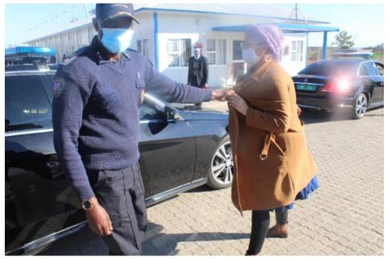 hellen_andreas's tweet image. Mr President @hagegeingob  this happened to a Journalist 😭😭😭