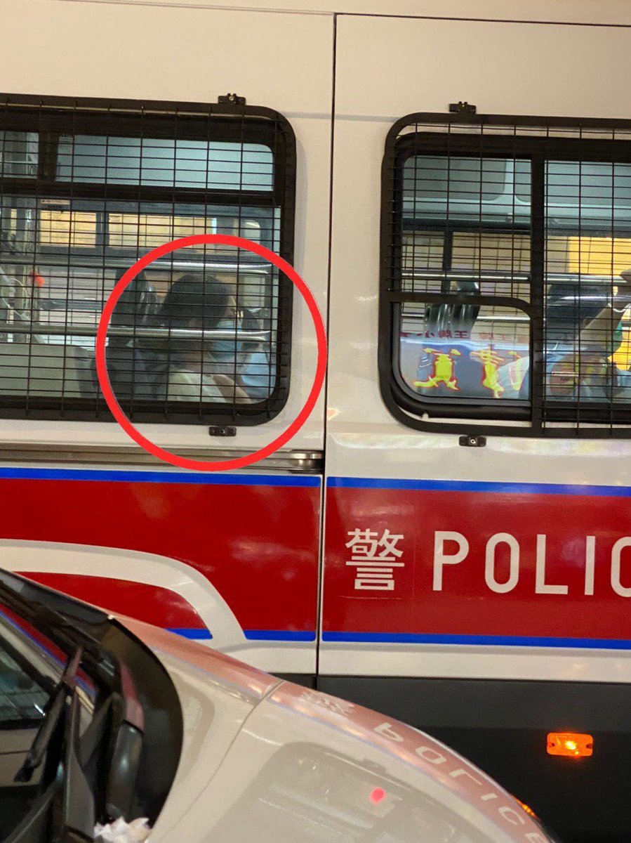 crystal78243104's tweet photo. #旺角
2024 #登打士街 H&amp;M門口
三人被帶上狗車 #AM8442 
其中兩個係女仔 第���個未知性別
Source : ScottScout
🛑求資訊🛑求詳情🛑求相🛑 https://t.co/uMEbG3jukz