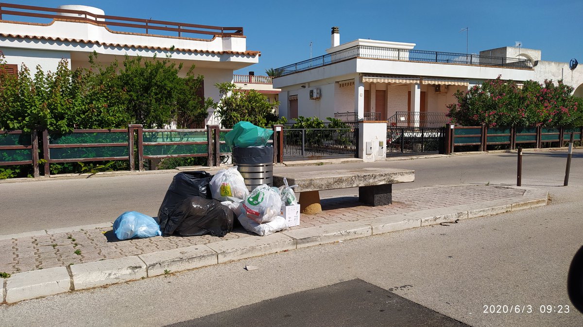 korry53's tweet photo. Ieri festa della nostra #Repubblica. A lido di #Noto grande presenza e grandi mangiate. A quanto pare nessuno però si è riportato a casa i #rifiuti. Le brutte abitudini non fermate in tempo si diffondono velocemente. Ci aspetta un'#estate non di #coronavirus ma forse di #colera. https://t.co/mlVWjayqY7