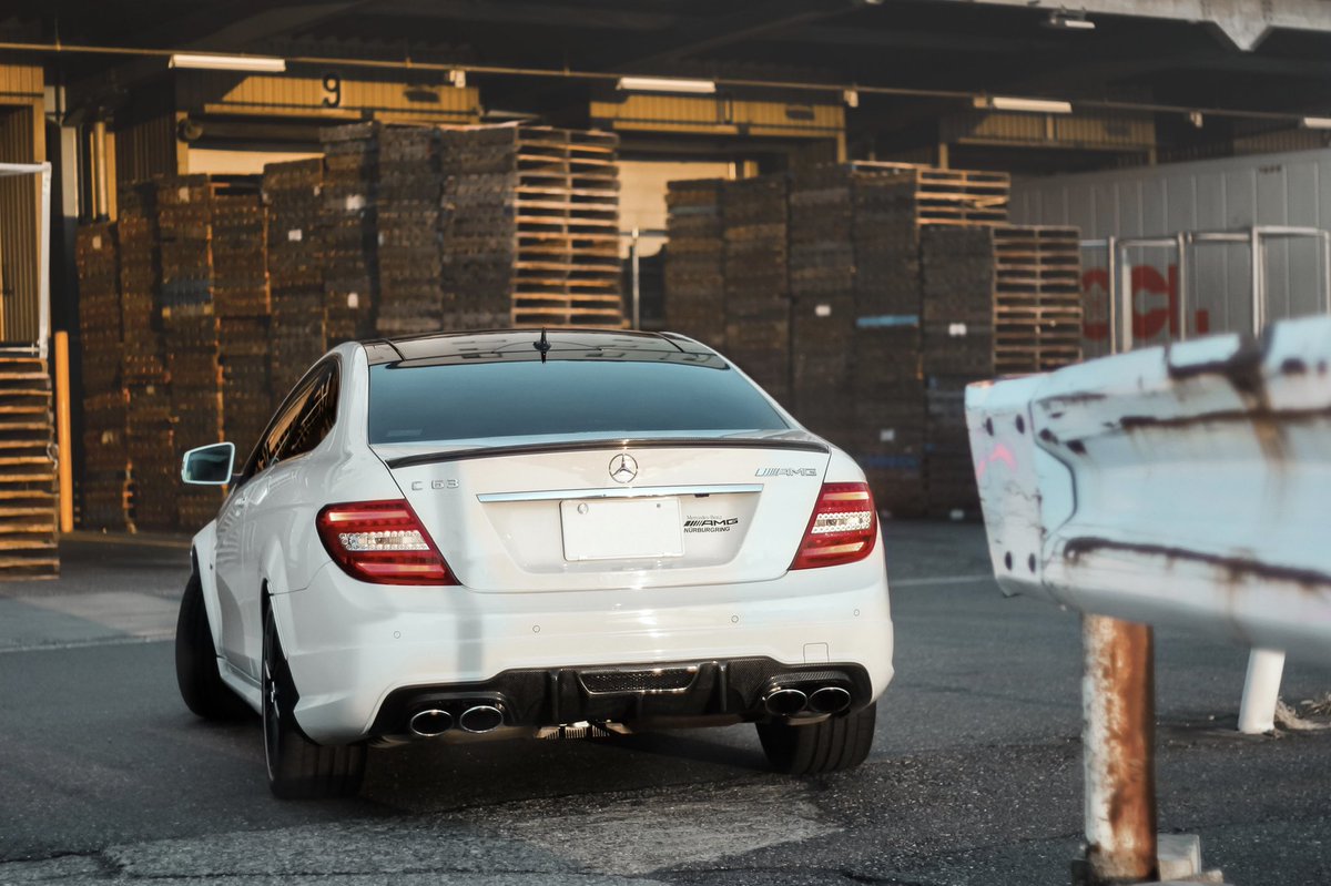 KnobPhotography's tweet photo. C63 AMG White Series.

#AMG63の日 https://t.co/EJtbLm8Zpg