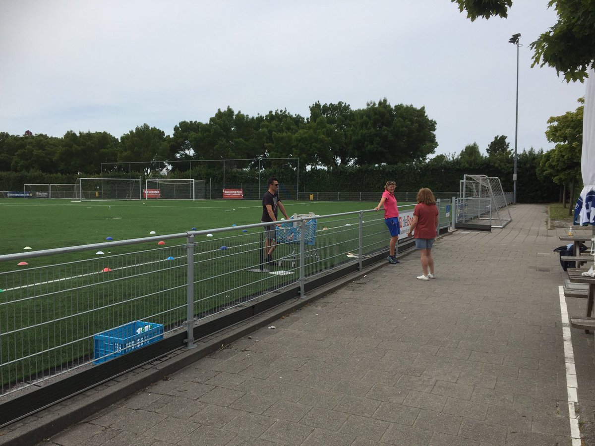 Na de #Brugklasgroepen van #KeithHaring (‘even je handen wassen’) is het wachten nu op de beide groepen van #VanGogh Ook deze docenten en coaches genieten. Top!