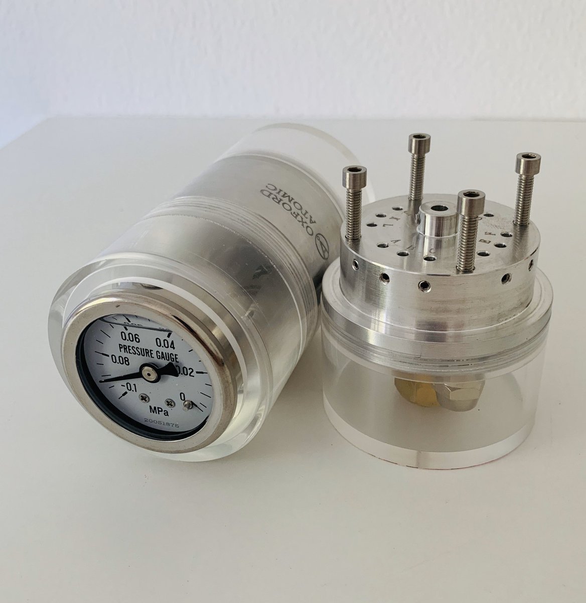 OxfordAtomic's tweet photo. The vacuum transport holder is a ready solution for protecting sensitive samples, whilst either transporting between sites, or for compact bench-top storage. #atomprobe #samplestorage https://t.co/Sz9YloTTeU https://t.co/HdkNO9A25n