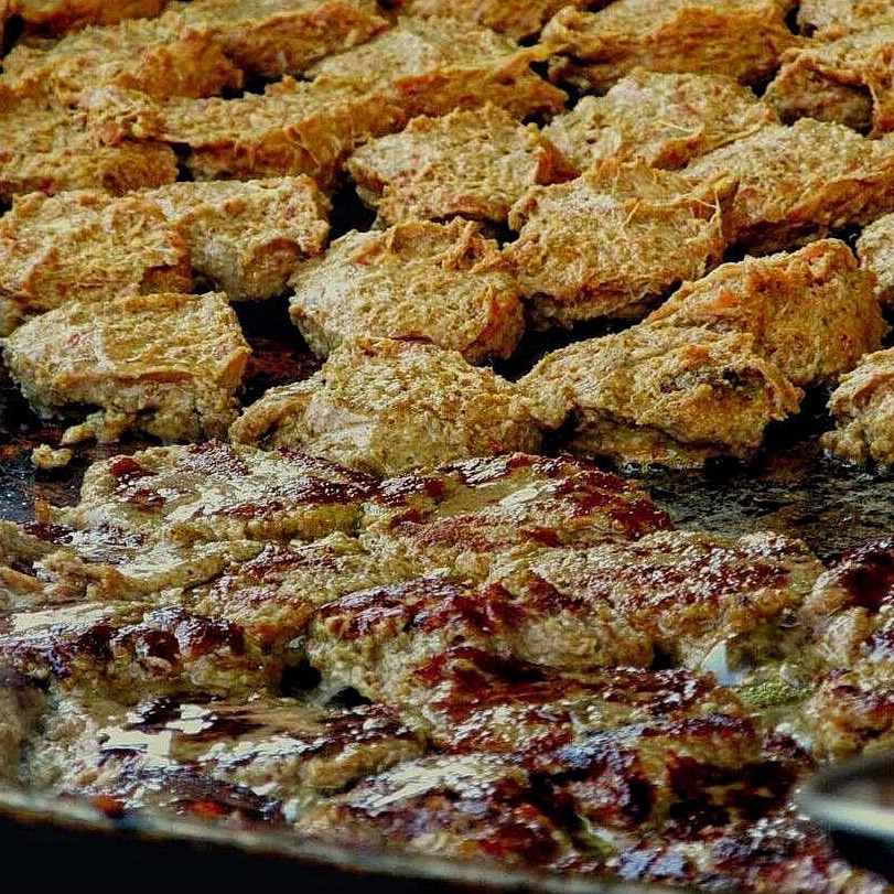 luckfoody_ht's tweet photo. Wanna savour Galawati Kebabs? Check out the kebab batter prepared by @ChefZulfiqar of #PepperZ Just order for this batter and prepare kebabs at your kitchen. You can even order for ready-made kebabs and more. Call 7704027027.
Cost: Galawati Kebab Rs 900 a kg. Sheermal Rs 30 each https://t.co/VYJ2uREq0g