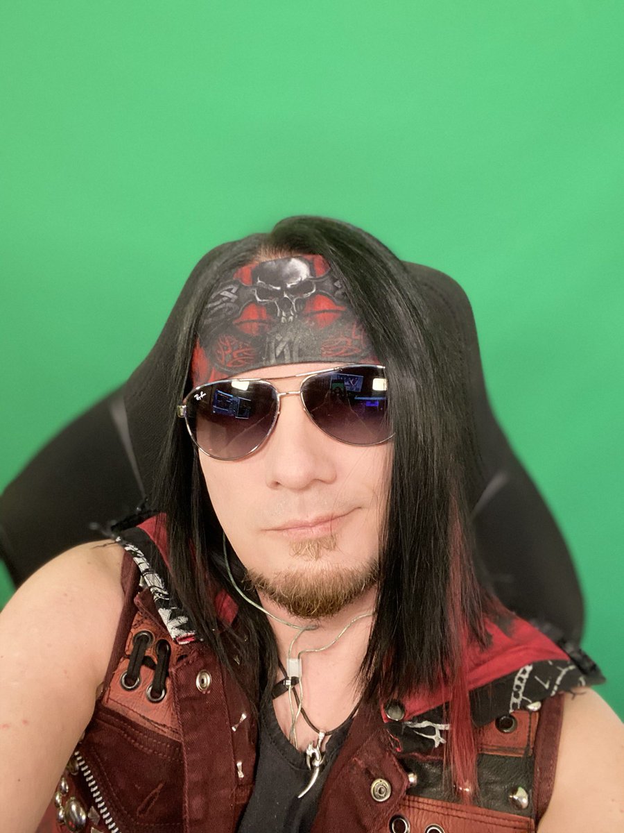 Wasn da los?

Rockshow zum Nachmittag? 

Joa geht los!

twitch.tv/dusky_plays 

#Rock #Party #Metal #glamrock #Rockshow #twitch