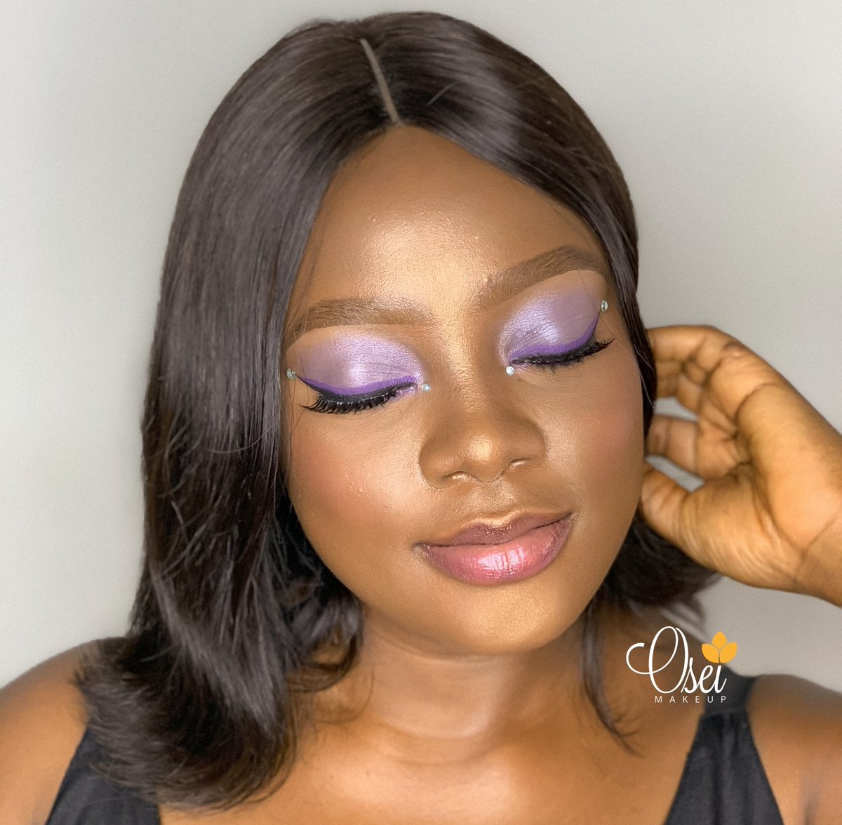 Bringing back the #ColoredLinerSeries with @EhitaUyi serving face!!!!
-
#oseimakeup #oseibyvictori #lagosmakeupartist #makeupartistinlagos #makeupartistinlekki #makeupartistinikoyi #makeupartistinvictoriaisland