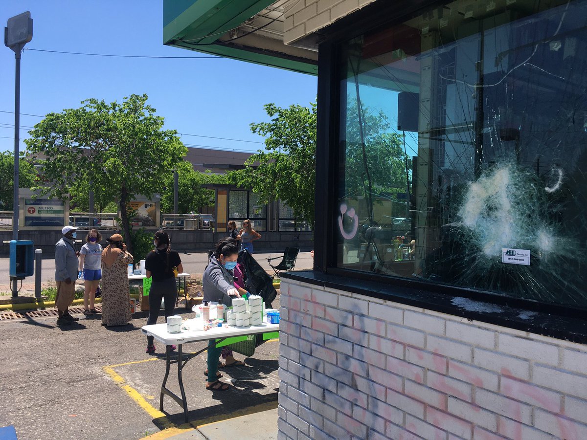 FrederickMelo's tweet image. In St. Paul’s Midway, the notorious BP gas station at University and Hamline Avenue in St. Paul has been closed for weeks, but Sherburne Avenue residents have found a new use for it: a pop-up hand sanitizer, diaper and grocery station. Take what you need, drop off what you can.
